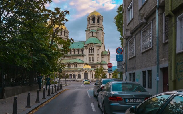 FM Economy Studio - next to Alexander Nevsky Cathedral