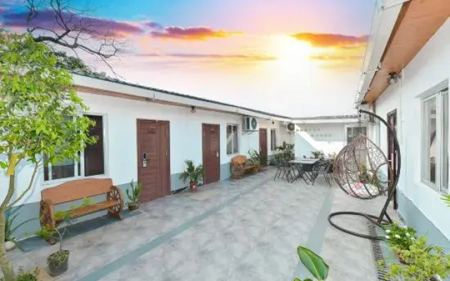Banyan Tree Courtyard Homestay (Beihai Yintan Branch)