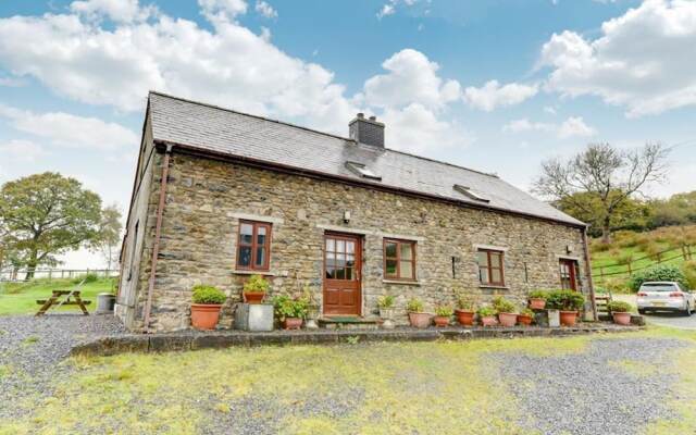 Enticing Holiday Home in Llandovery With Barbecue