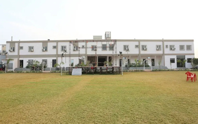 OYO 27686 Hotel Chandra Garden
