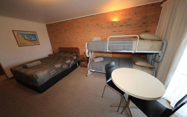 Quays Motel San Remo