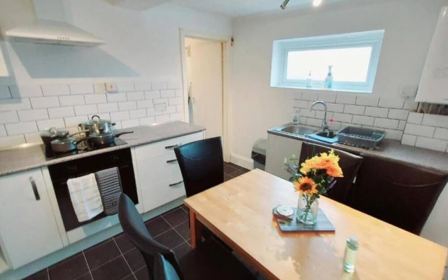Gilling Villa Remarkable 4-bed House in Gillingham