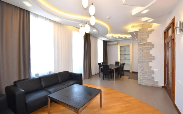 Прекрасная 4-ех комнатная квартира в самом центре