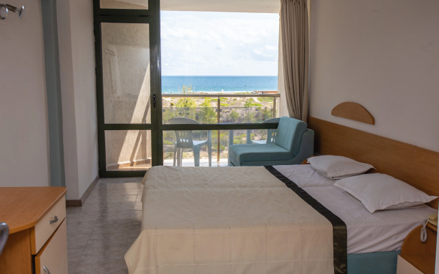 Hotel Amfibia Beach