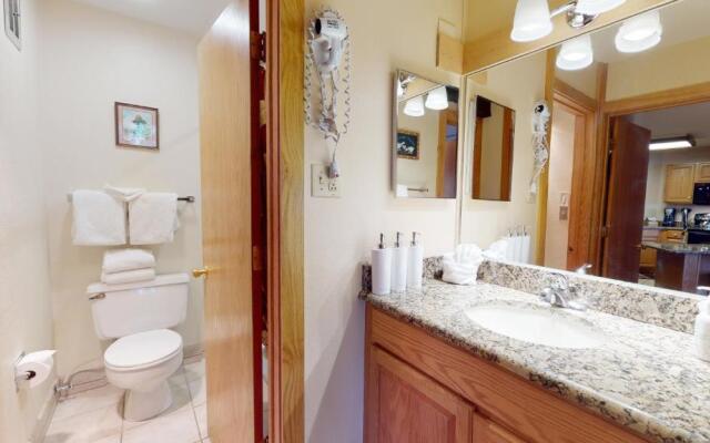 Laurelwood Condominiums Studio Premier Unit 307