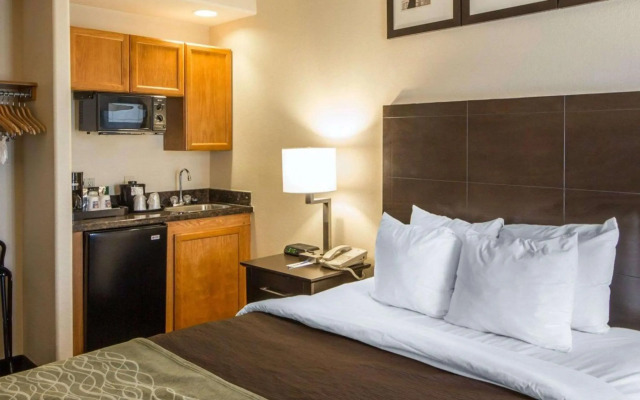 Quality Inn Tulsa - Downtown West