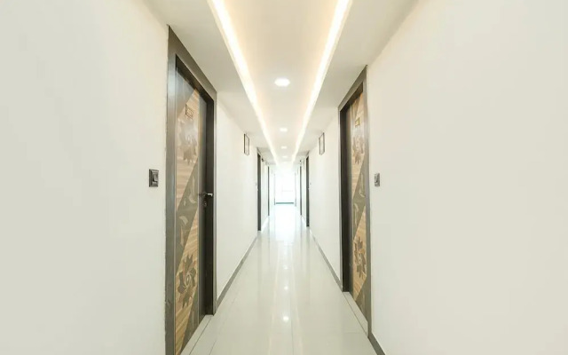 Fabhotel Royal Carpet