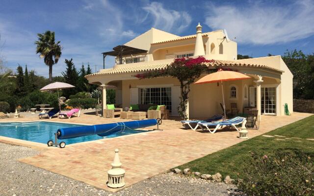 Comfortable detached child-friendly villa with private pool