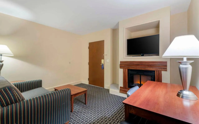 Parkwood Inn Magnuson Grand
