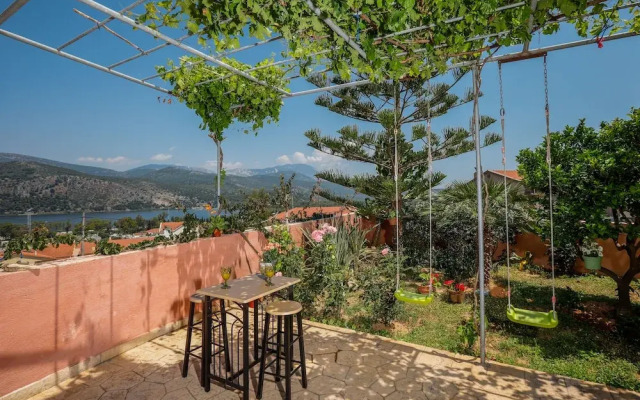 Elisso Apartment