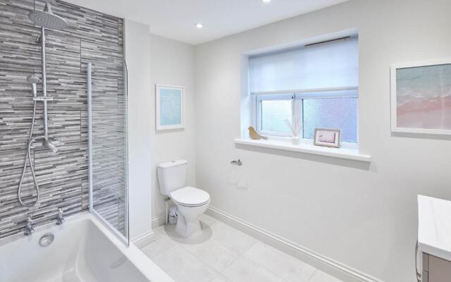 Host Stay Salty Seaview