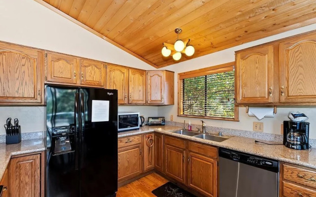 034 Menlo Suite Cabin