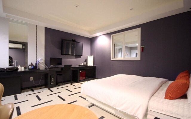 Changwon Myeongseodong Hotel V