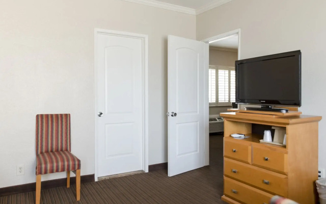 Anaheim Islander Inn and Suites