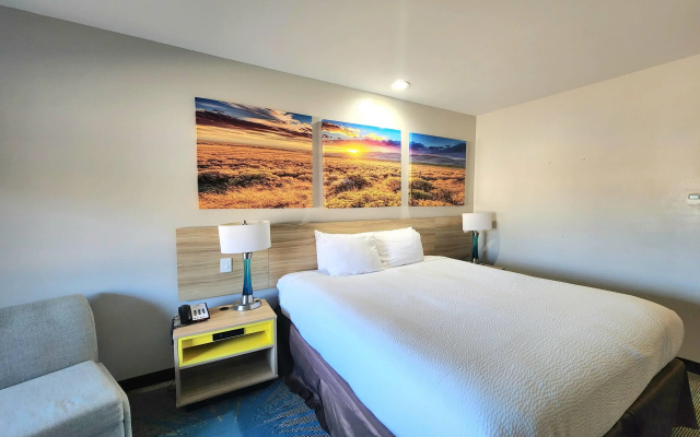 Days Inn & Suites by Wyndham Katy
