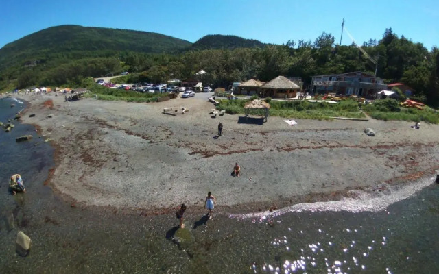 Auberge Festive Sea Shack