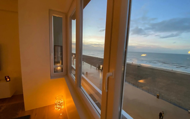 OSKAR luxe appartement op zeedijk met zeezicht