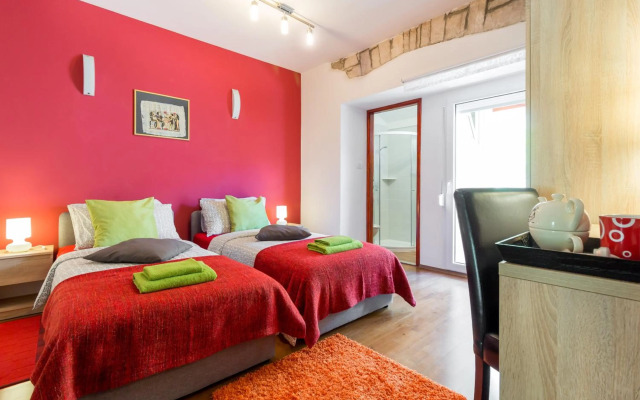 Top Center Apartment