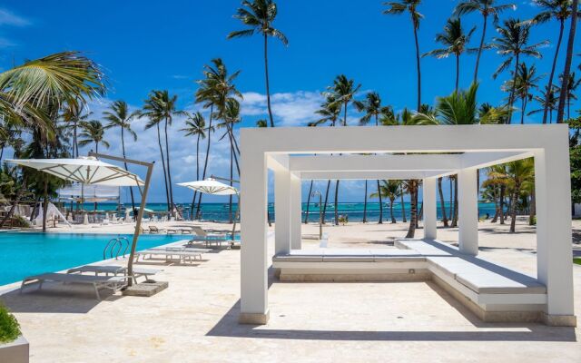 Family Getaway Apartment - On The Beach
