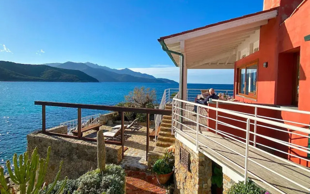 The Boat Isola d Elba