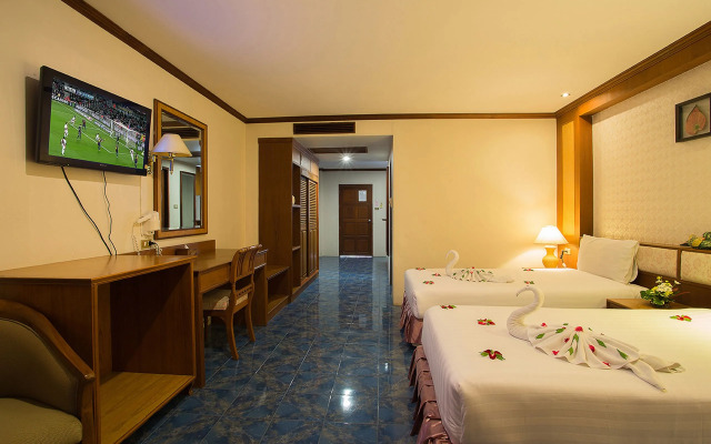 Thanthip Beach Resort