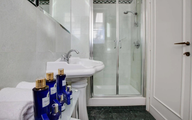 Kometa Suites & Apartments