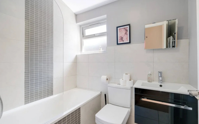 Luxury 3 Bedroom 2 Bathroom House Fulham