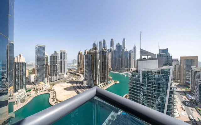 Spacious 3BR with 180˚ Dubai Marina Views