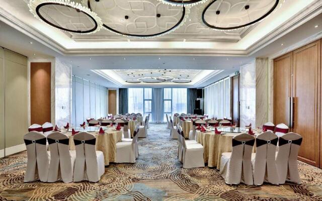 Ramada Plaza Zhijiang Hotel