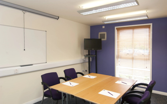 Premier Inn Bristol Cribbs Causeway - M5 J17