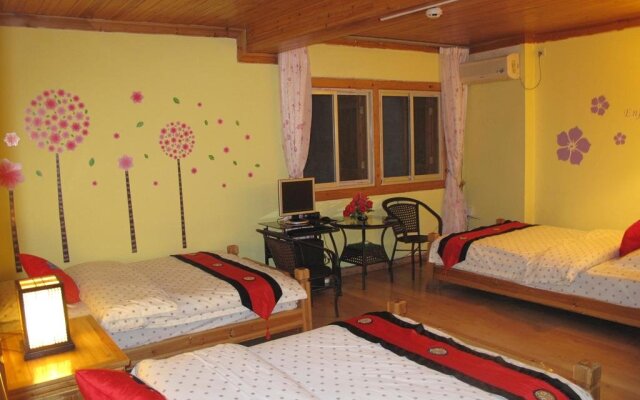 Yangshuo Xijie Pedestrian Street Laomen Hotel