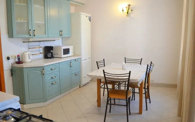 Intermark Apartments - Patriarch's ponds