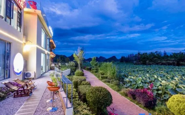 Yishuige Lake View Inn