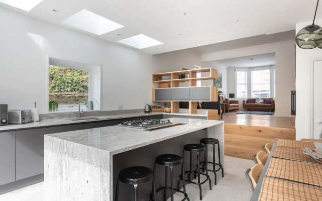 Brand New Luxurious 5 Bedroom Townhouse