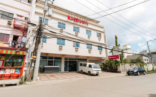 RedDoorz @ Bonifacio St Cebu