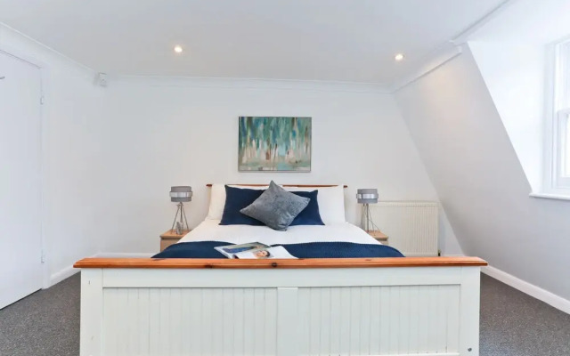 Platinum Apartments in Farringdon 9980