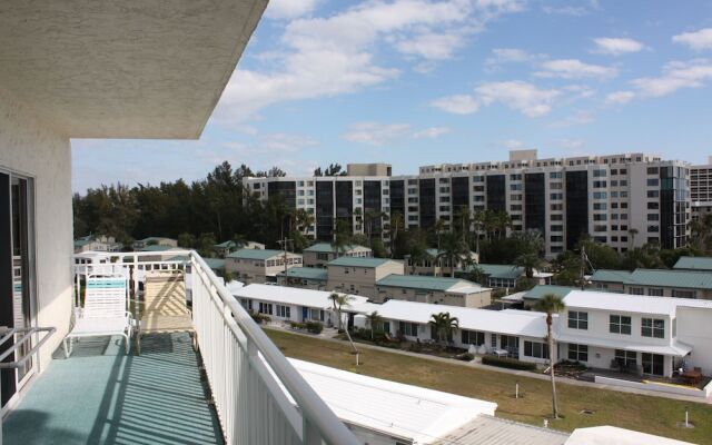 Jamaica Royale - 503 - 2 Br Condo