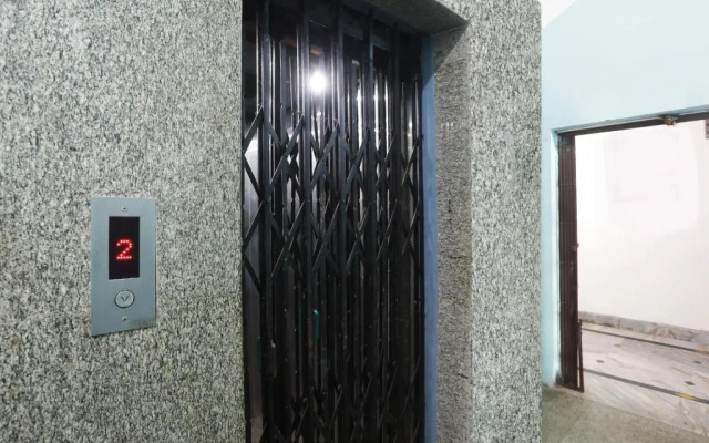 Aarshi Palace by OYO Rooms