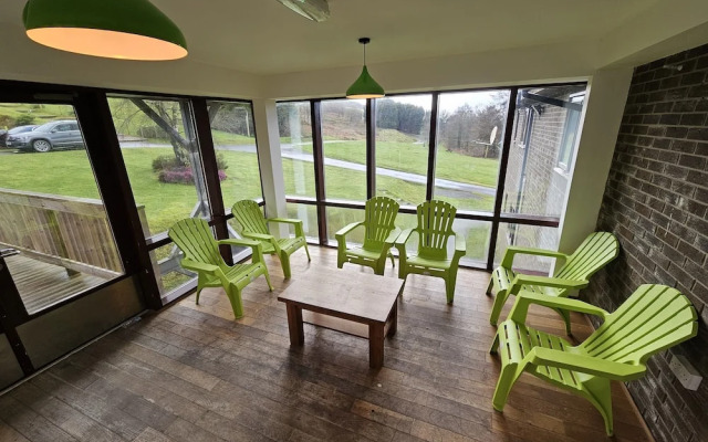 Bunkhouse/20bedroom/sleeps85/4acre/gamesroom/wifi