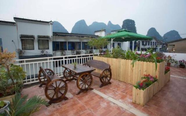 Charmlysees Inn