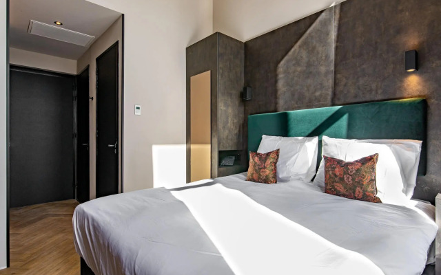 Monument Hotel