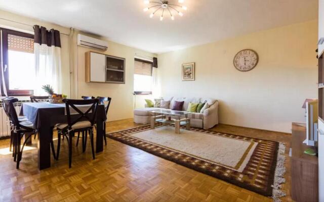 Apartment Maraska