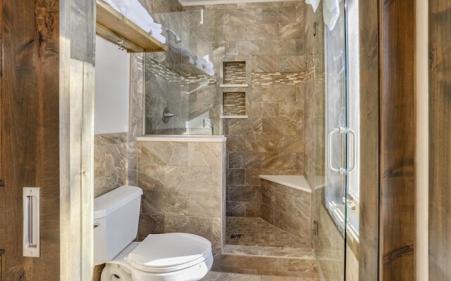 Highwood Hideaway 4 Bedroom Townhouse by RedAwning