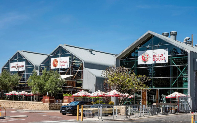 The Allegra - 180 degree ocean and city views