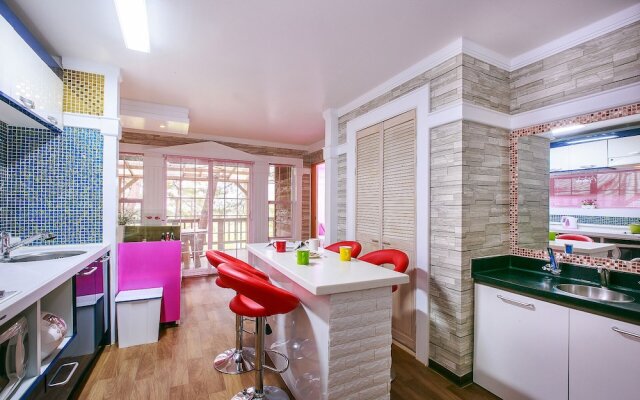 Loverstar In Forest Pension