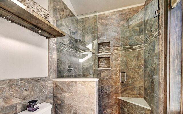 Highwood Hideaway 4 Bedroom Townhouse by RedAwning