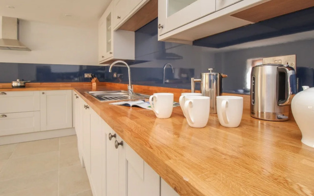The Stables, Burton Bradstock