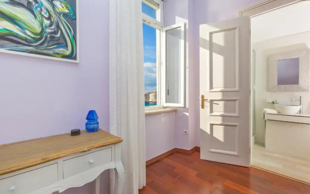 Luxury Seafront Apartment Banje