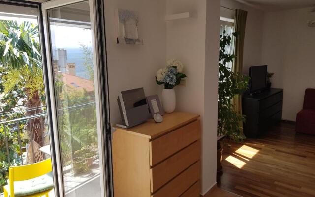 Sunny apartment 150 m from the sea