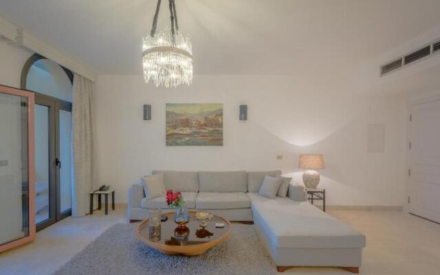Heated Jacuzzi 2BR Apartment on Yacht view